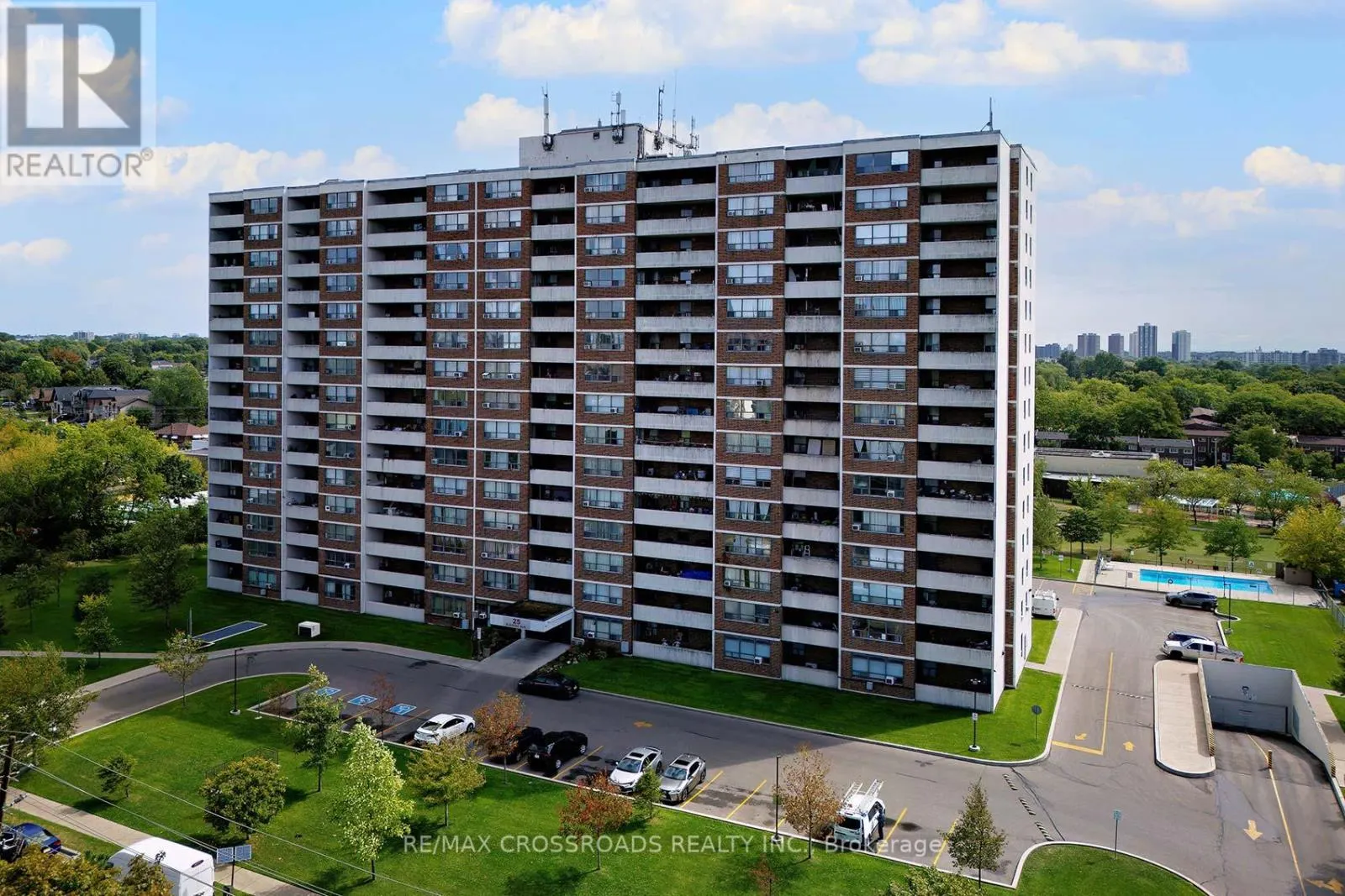 210 - 25 SUNRISE AVENUE