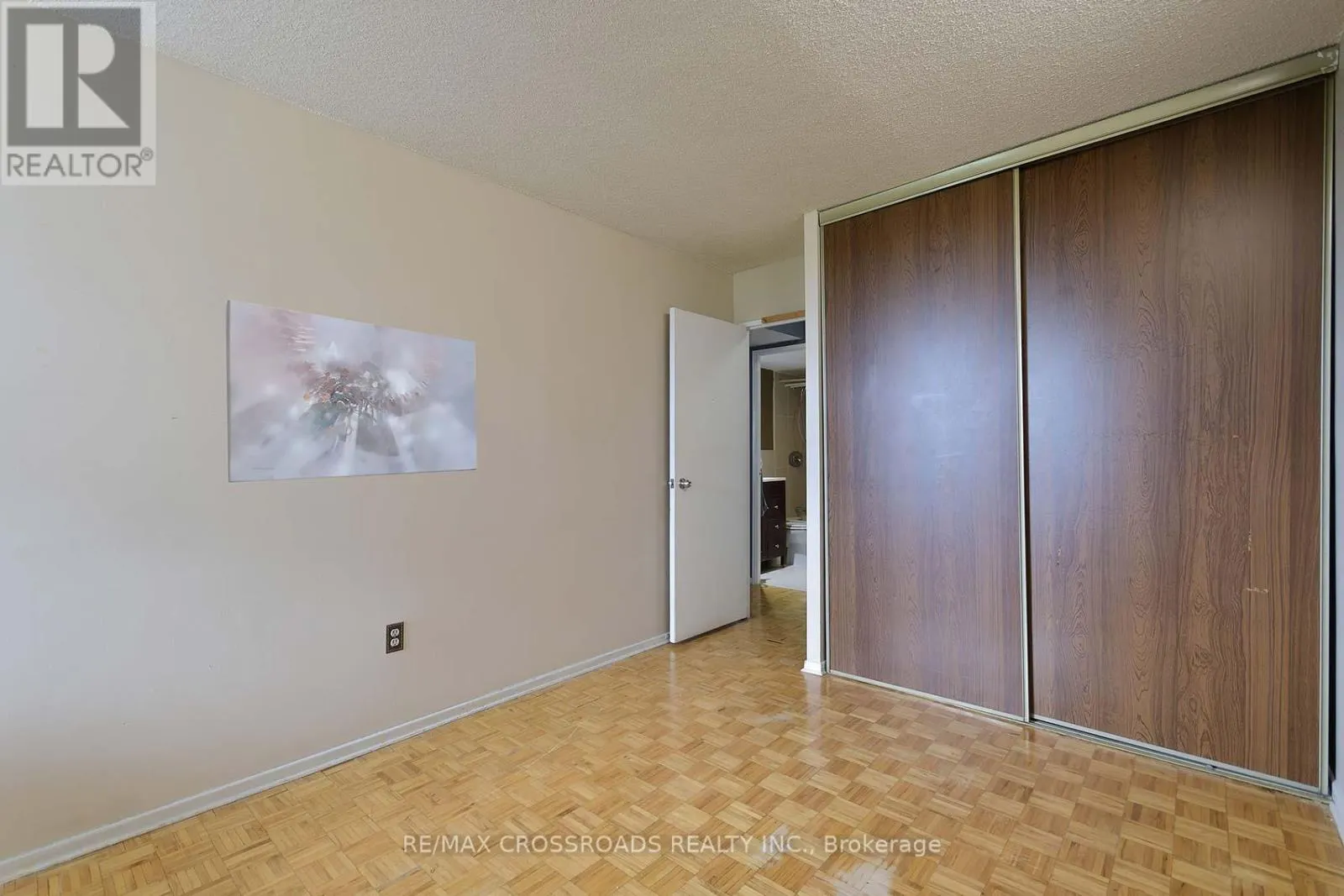 210 - 25 SUNRISE AVENUE