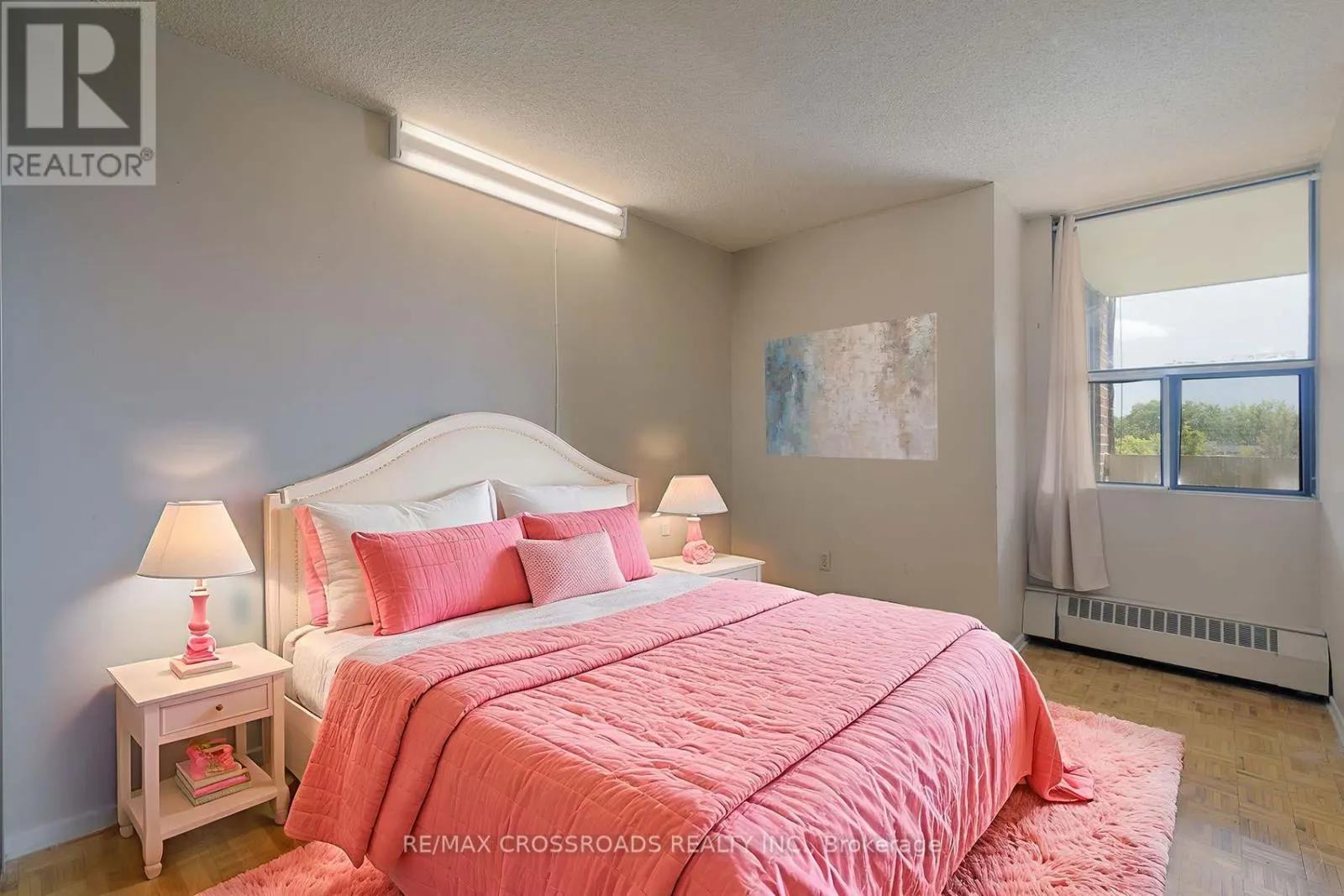 210 - 25 SUNRISE AVENUE