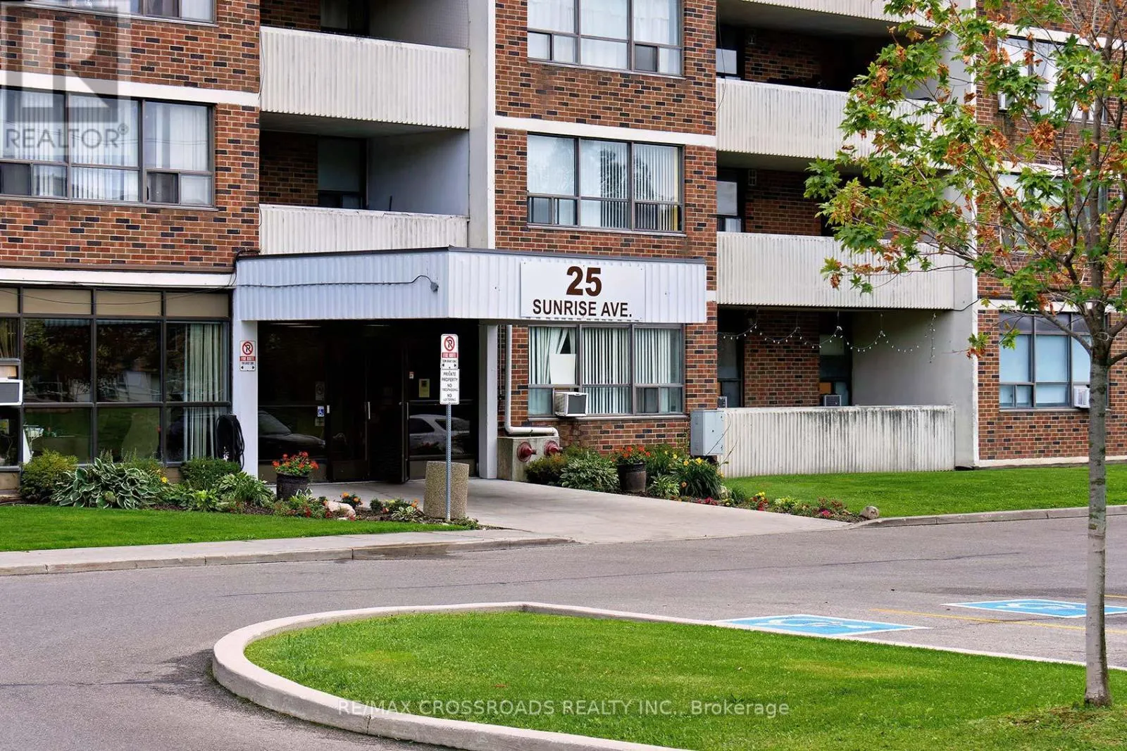 210 - 25 SUNRISE AVENUE