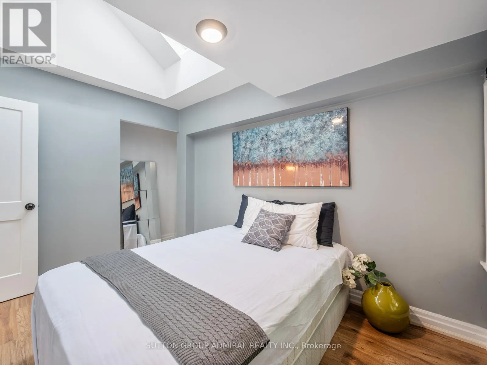 759 EGLINTON AVENUE E