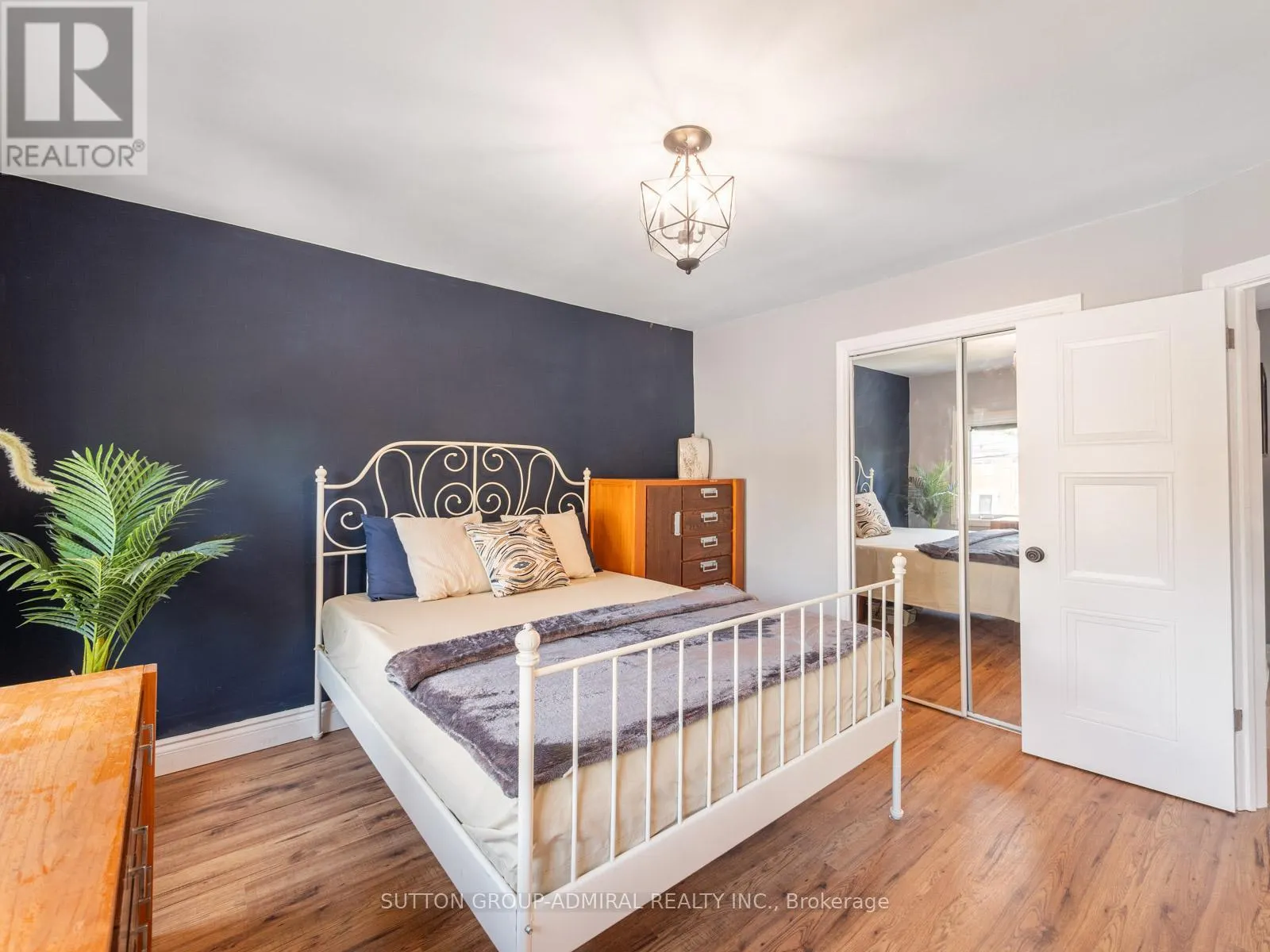 759 EGLINTON AVENUE E
