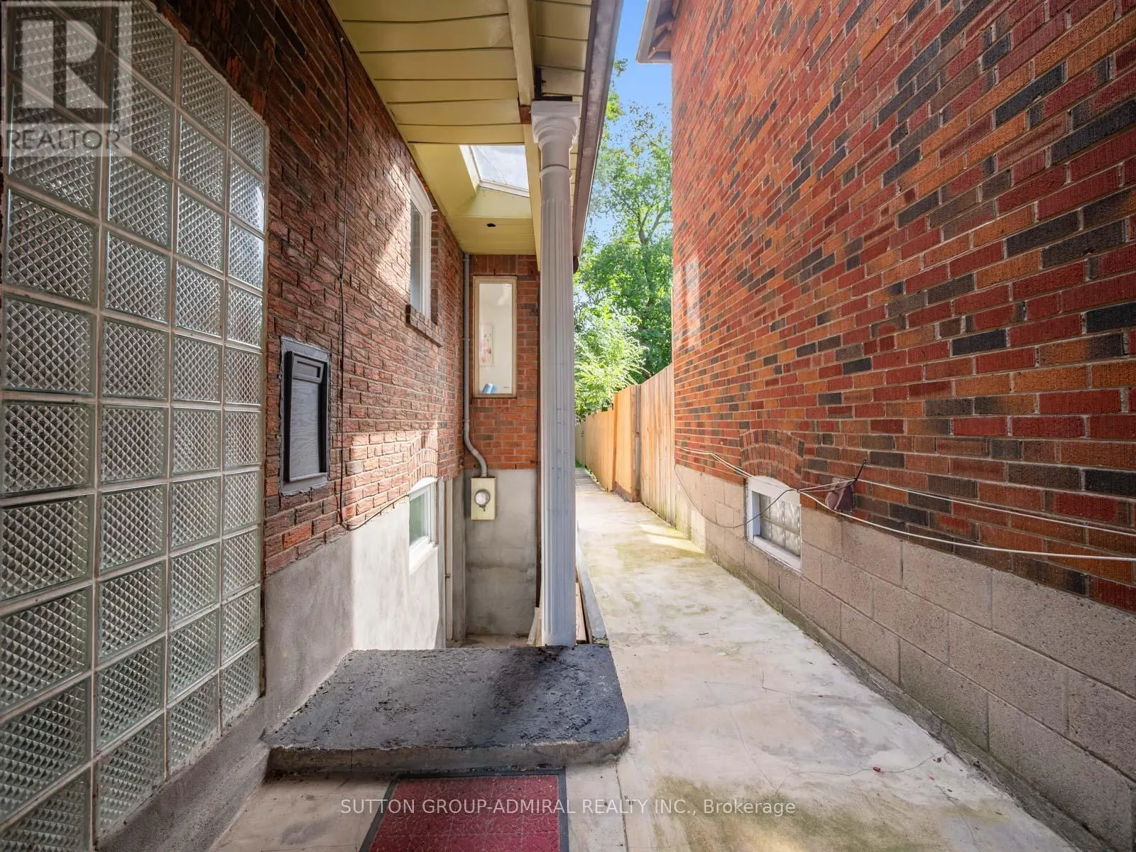 759 EGLINTON AVENUE E