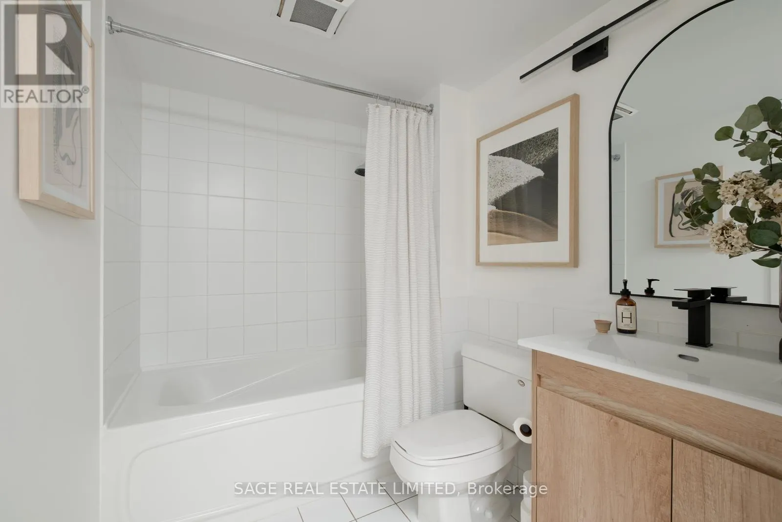 1403 - 255 RICHMOND STREET E