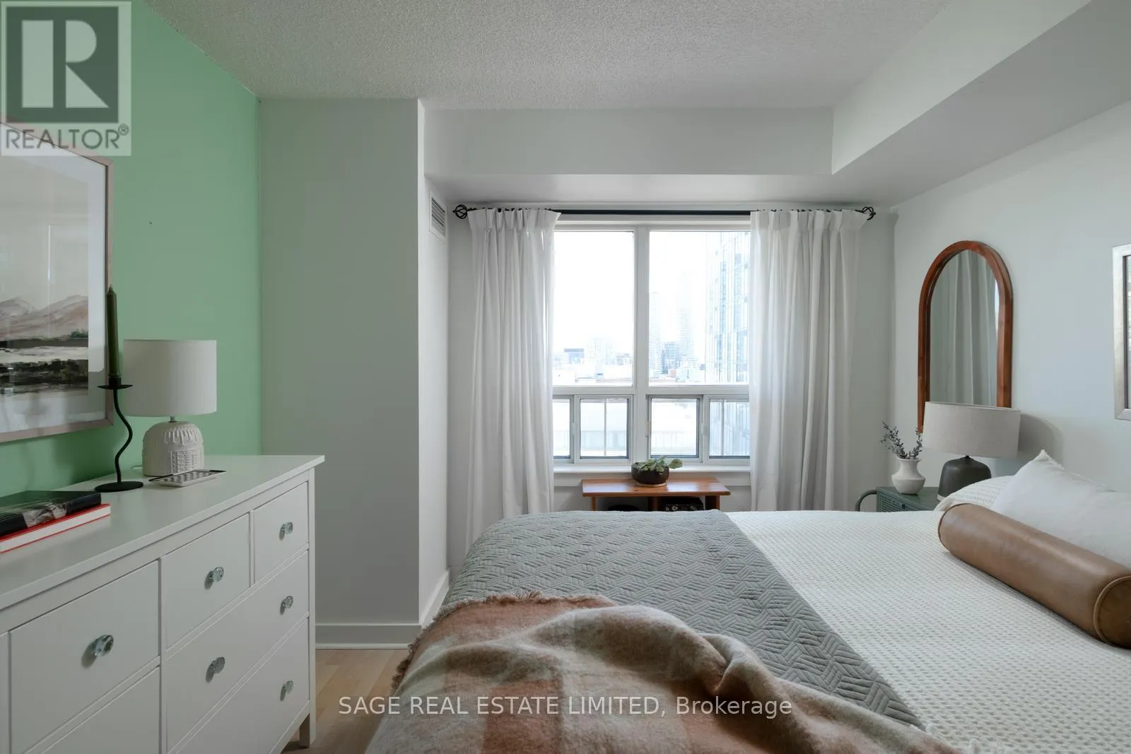 1403 - 255 RICHMOND STREET E