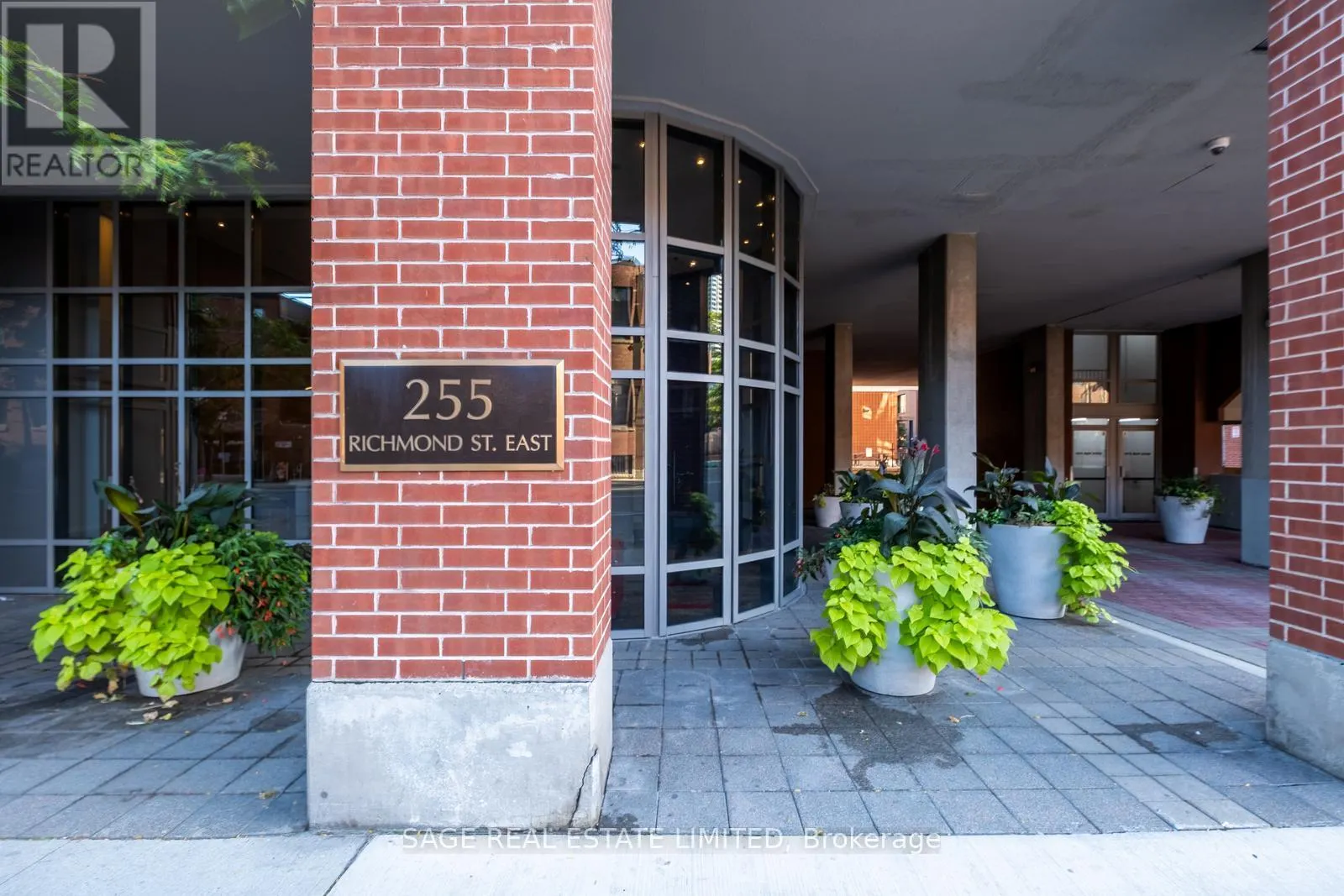 1403 - 255 RICHMOND STREET E