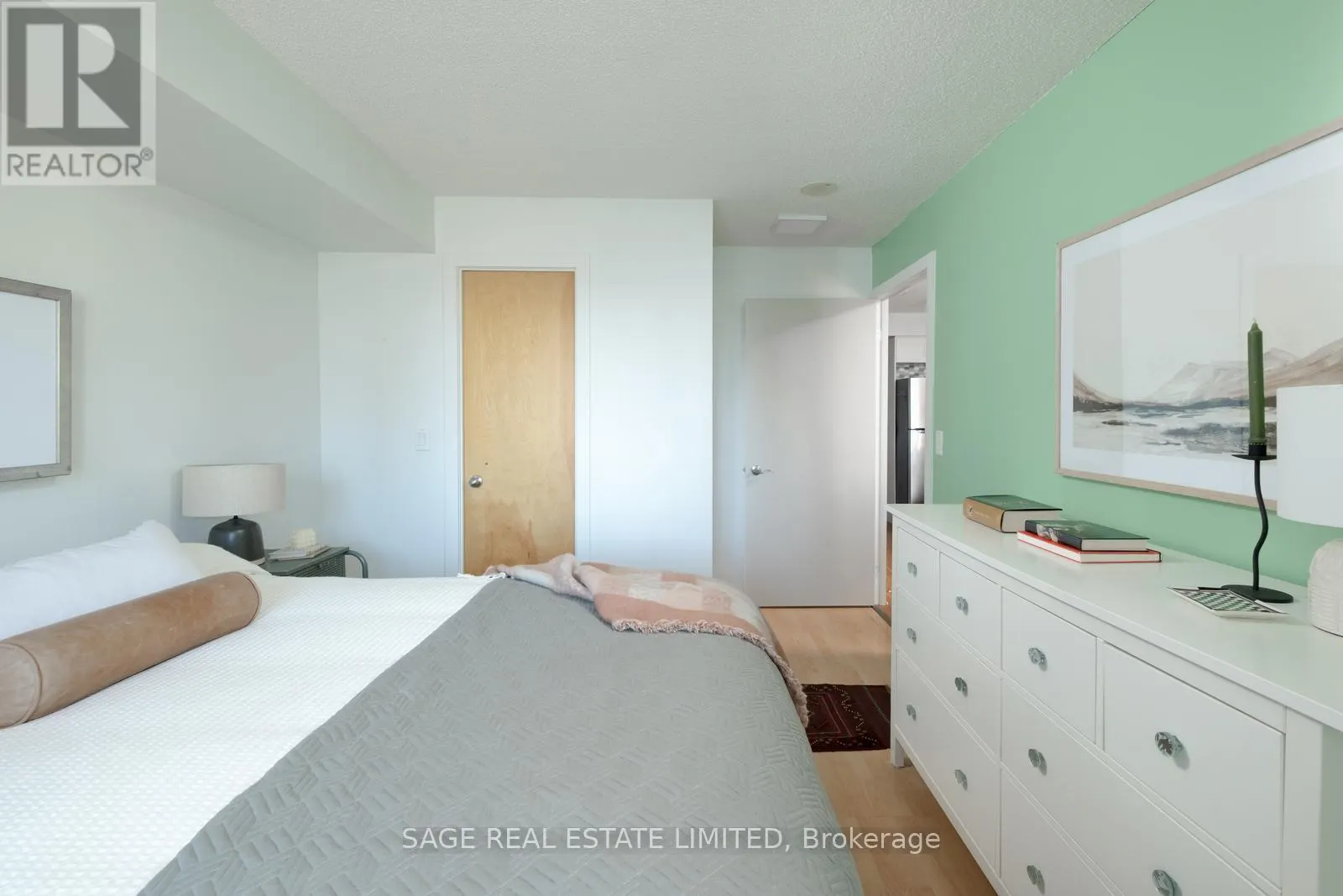 1403 - 255 RICHMOND STREET E