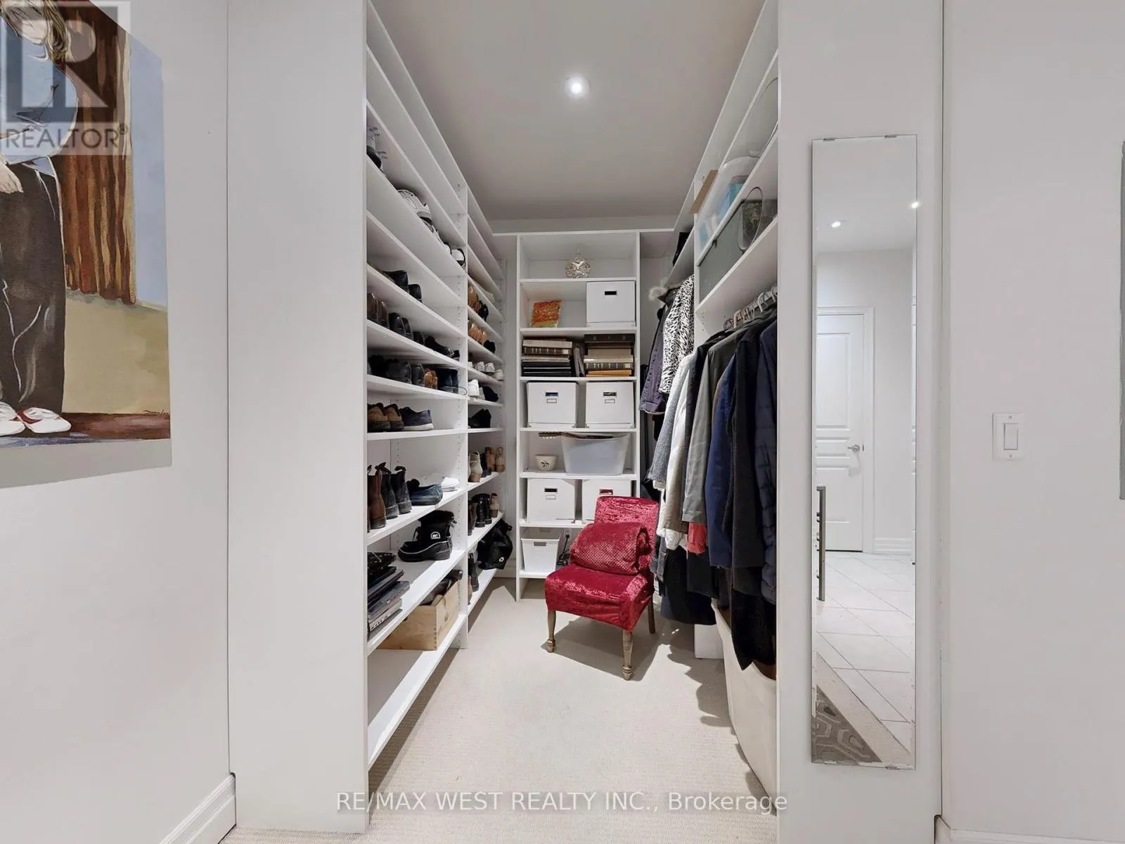TH 14 - 20 BURKEBROOK PLACE