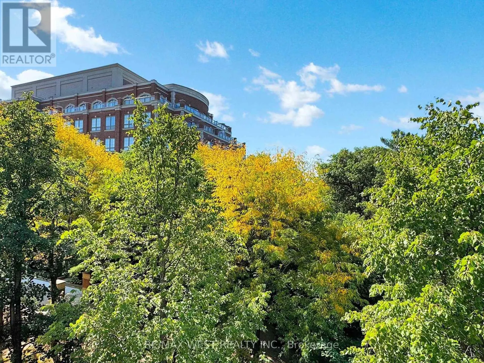 TH 14 - 20 BURKEBROOK PLACE