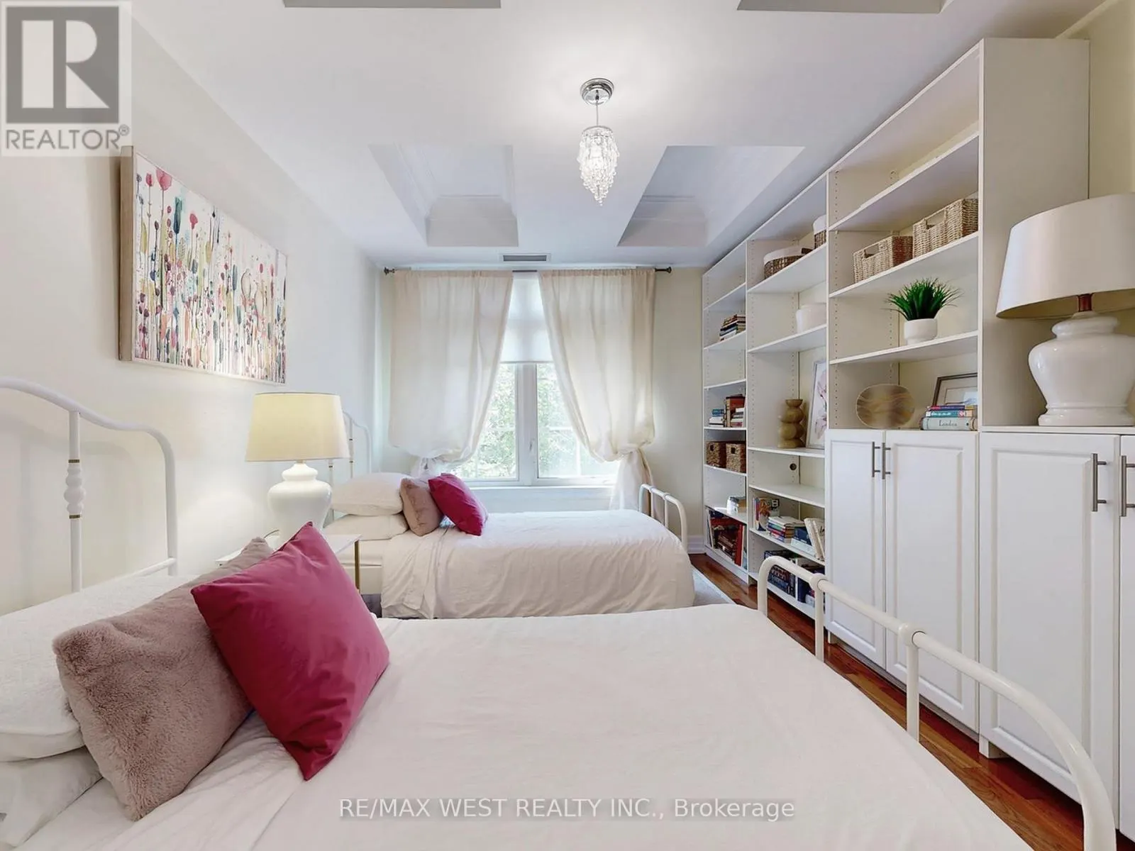 TH 14 - 20 BURKEBROOK PLACE