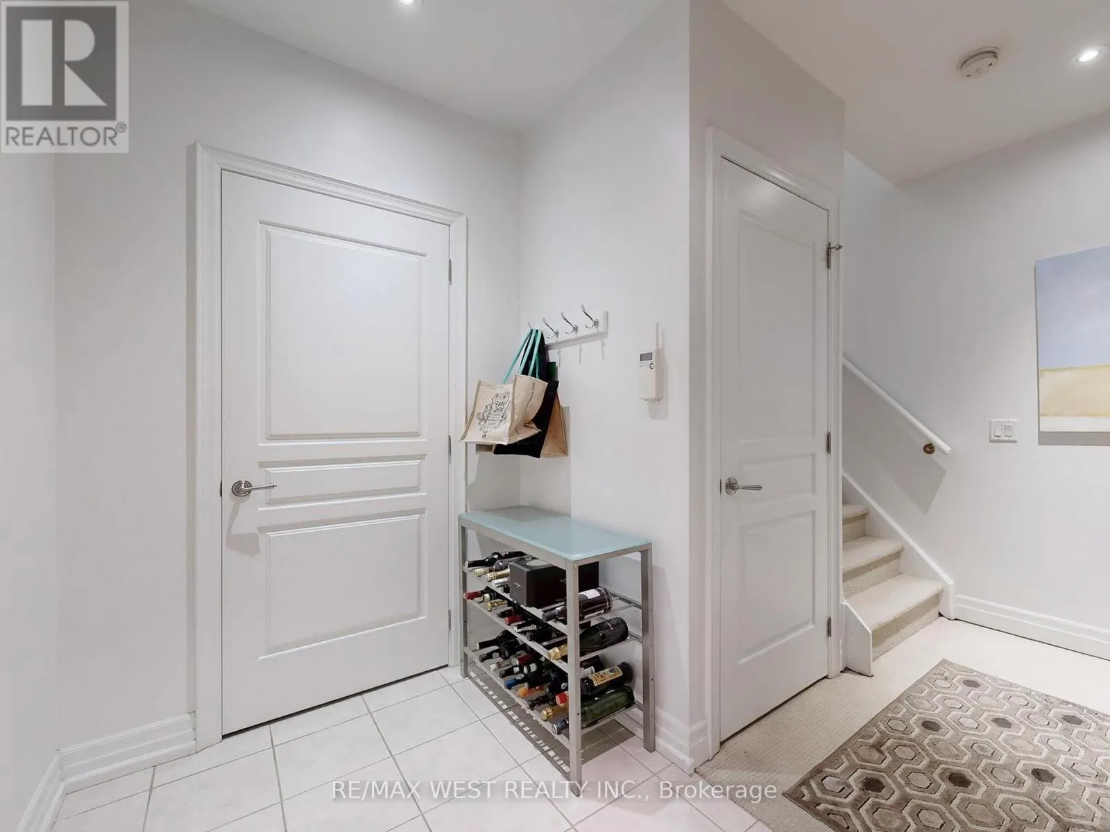 TH 14 - 20 BURKEBROOK PLACE