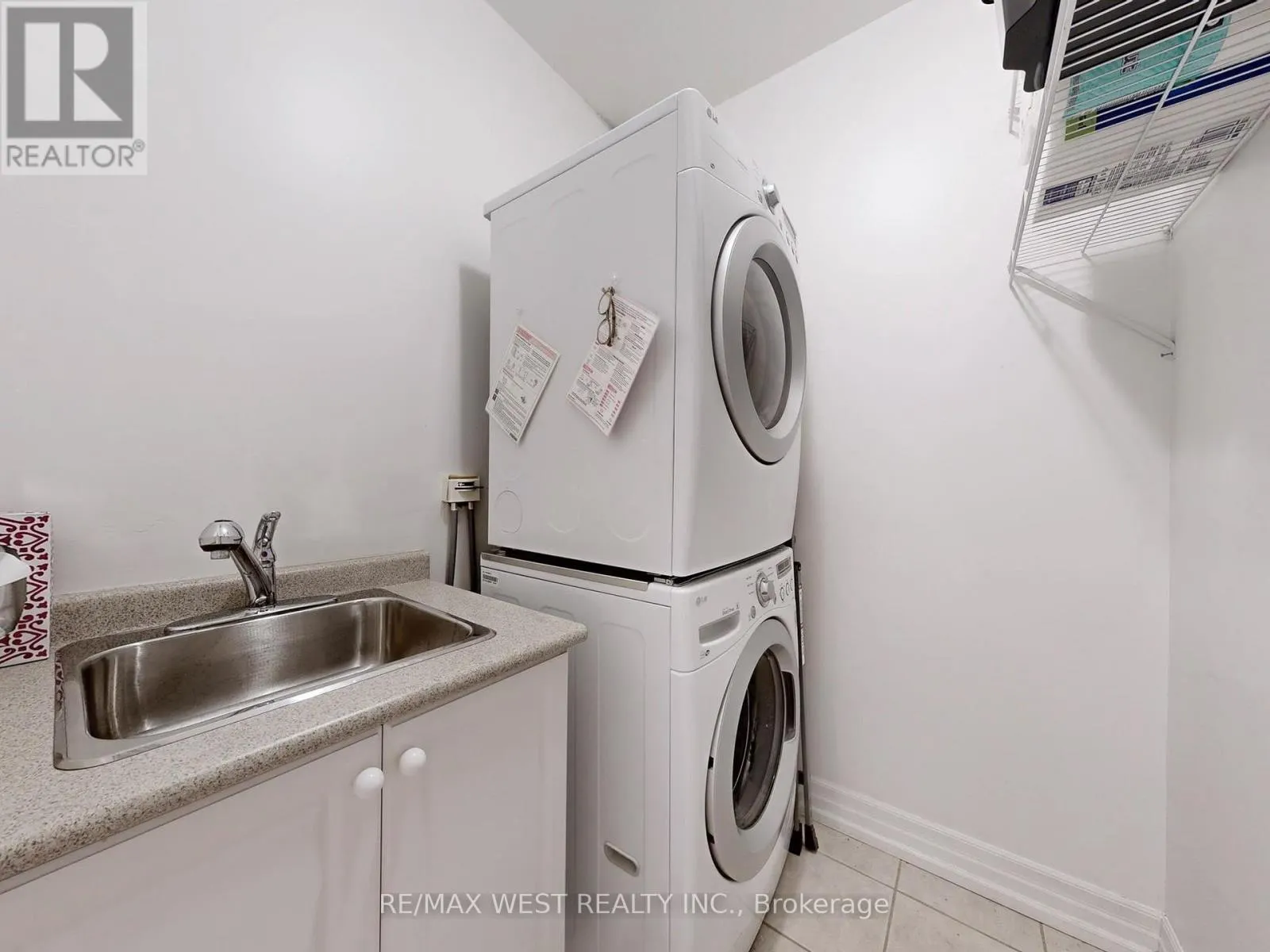 TH 14 - 20 BURKEBROOK PLACE