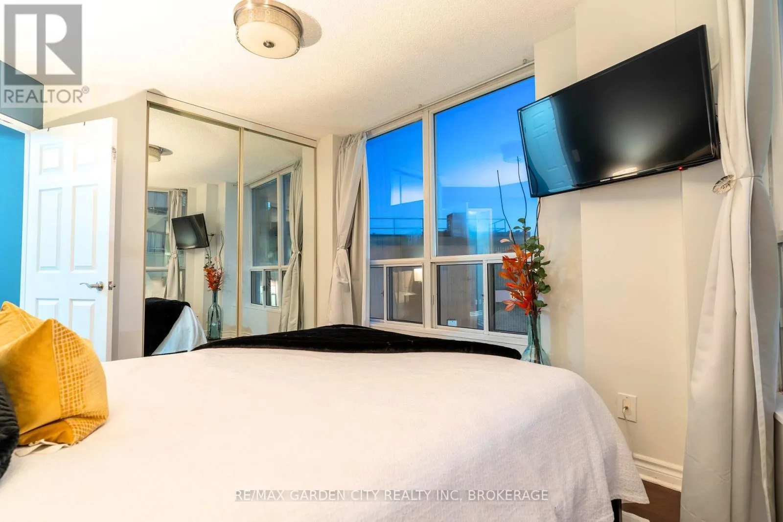 202 - 897 SHEPPARD AVENUE W, #202