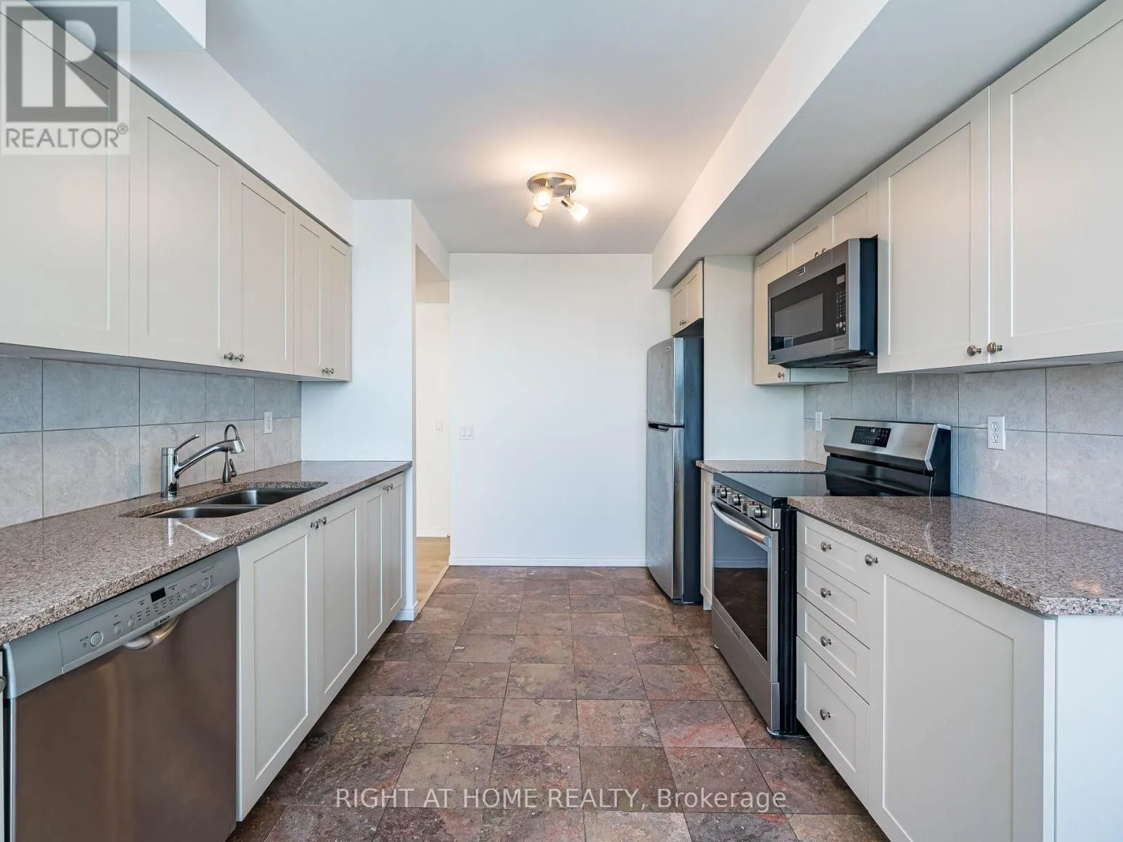 2001 - 238 DORIS AVENUE