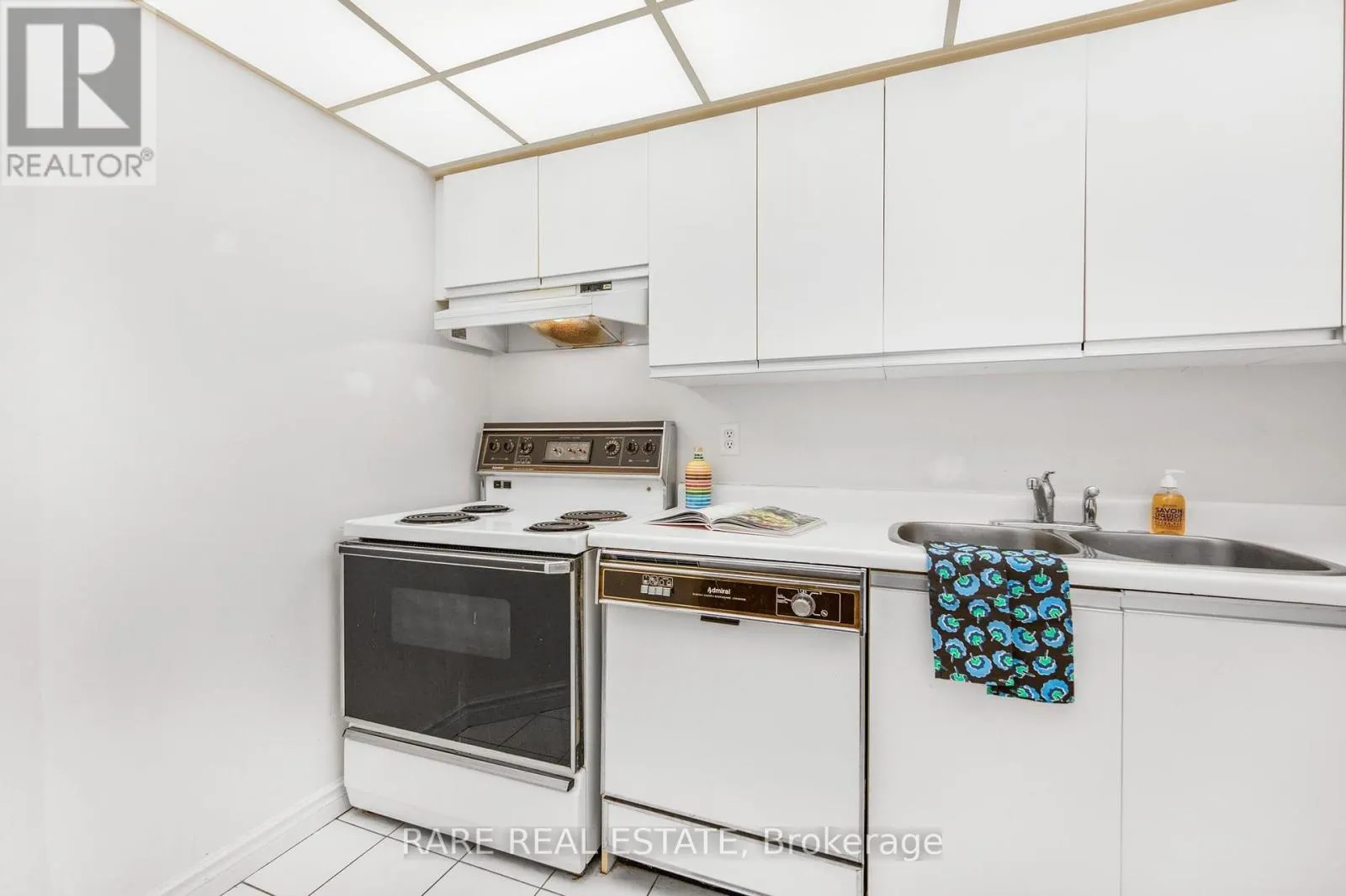 1003 - 40 SCOLLARD STREET