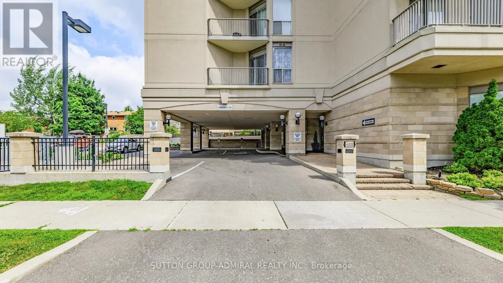 707 - 4200 BATHURST STREET