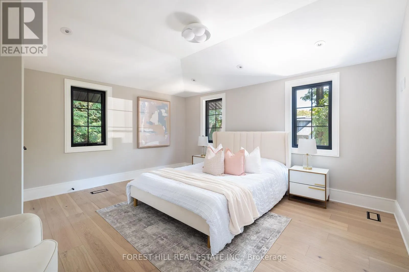 52 ROXBOROUGH DRIVE