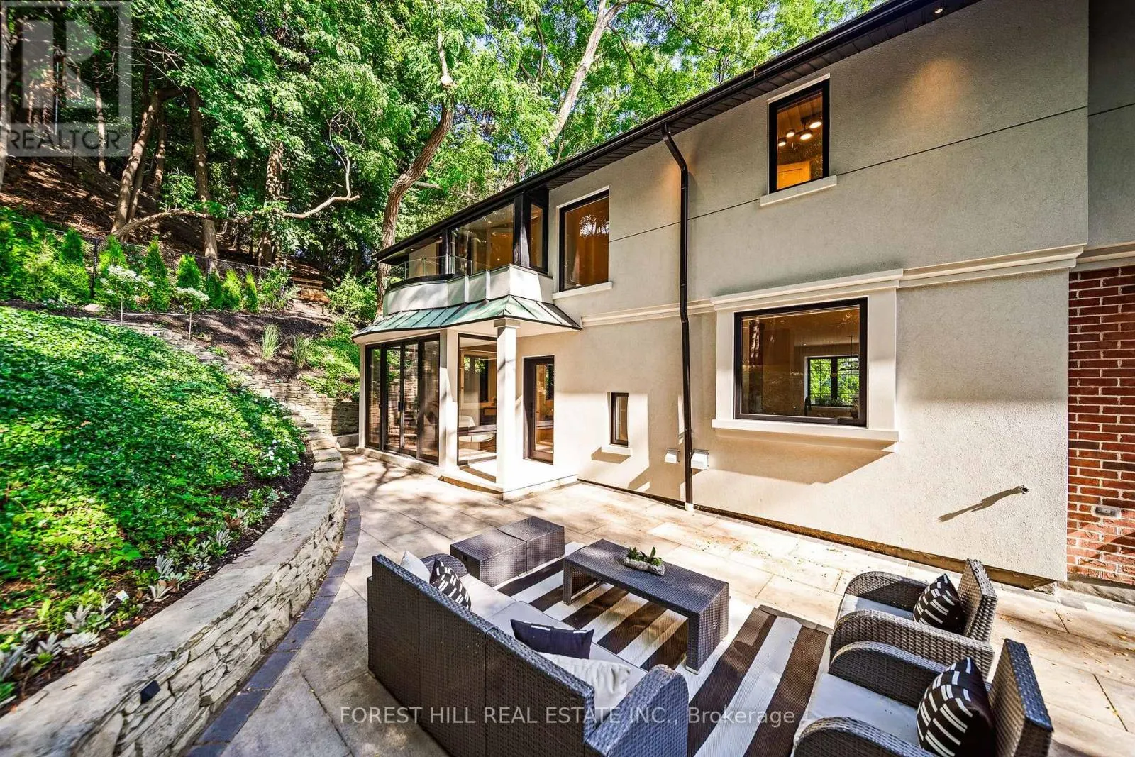 52 ROXBOROUGH DRIVE