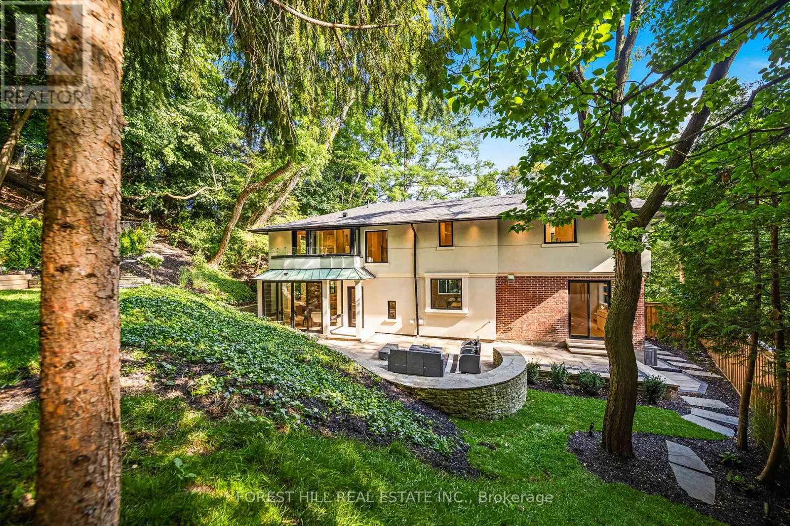 52 ROXBOROUGH DRIVE