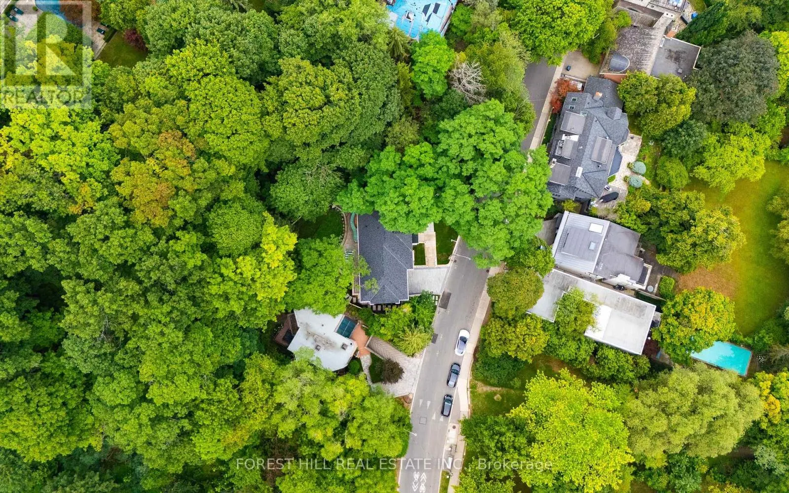 52 ROXBOROUGH DRIVE
