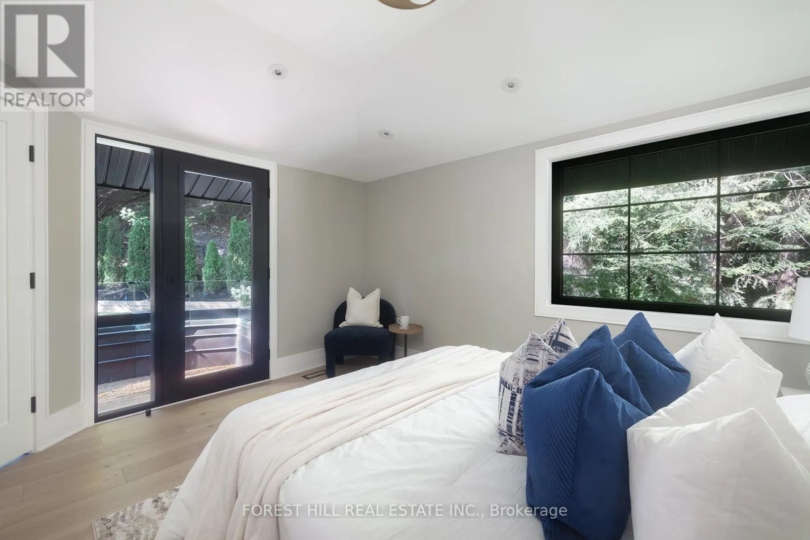 52 ROXBOROUGH DRIVE