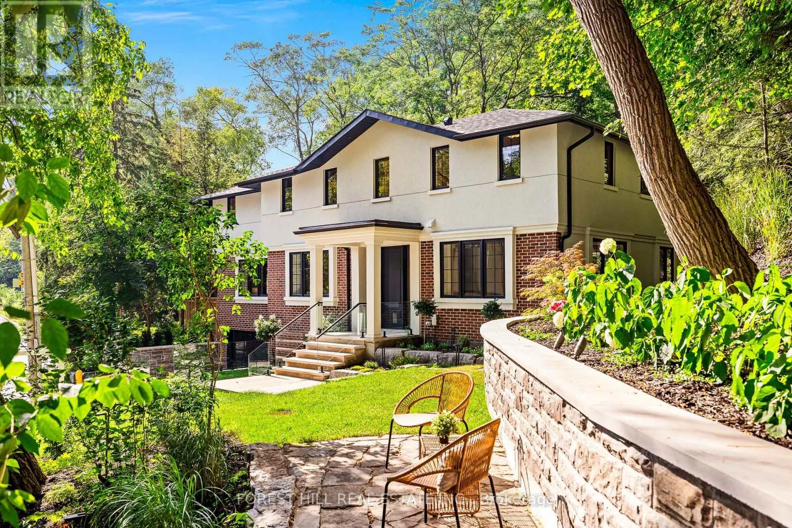 52 ROXBOROUGH DRIVE