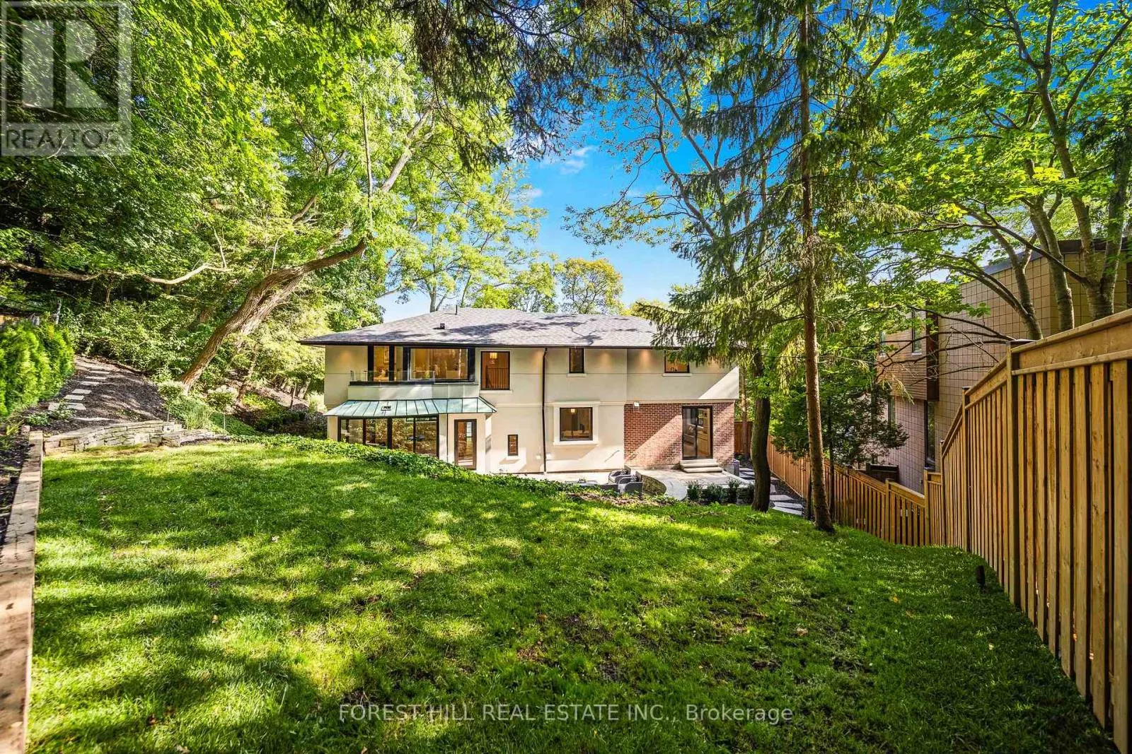 52 ROXBOROUGH DRIVE