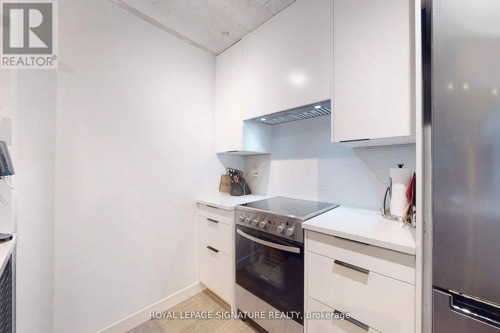 2109 - 10 YONGE STREET