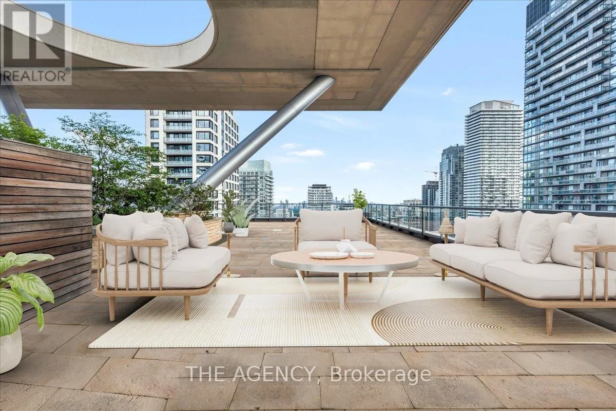 PH15 - 70 ROEHAMPTON AVENUE