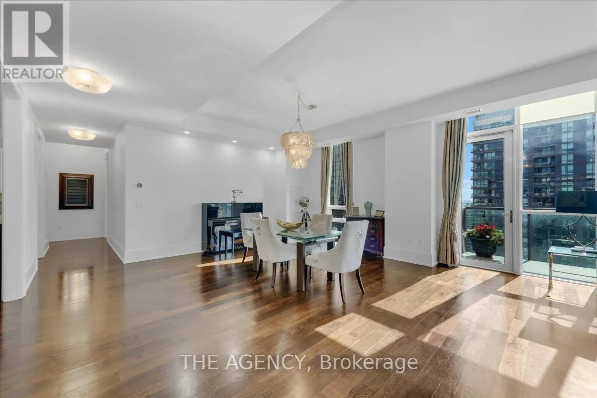 PH15 - 70 ROEHAMPTON AVENUE
