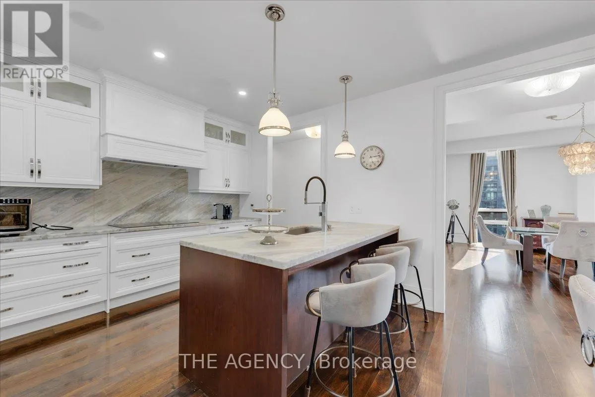 PH15 - 70 ROEHAMPTON AVENUE
