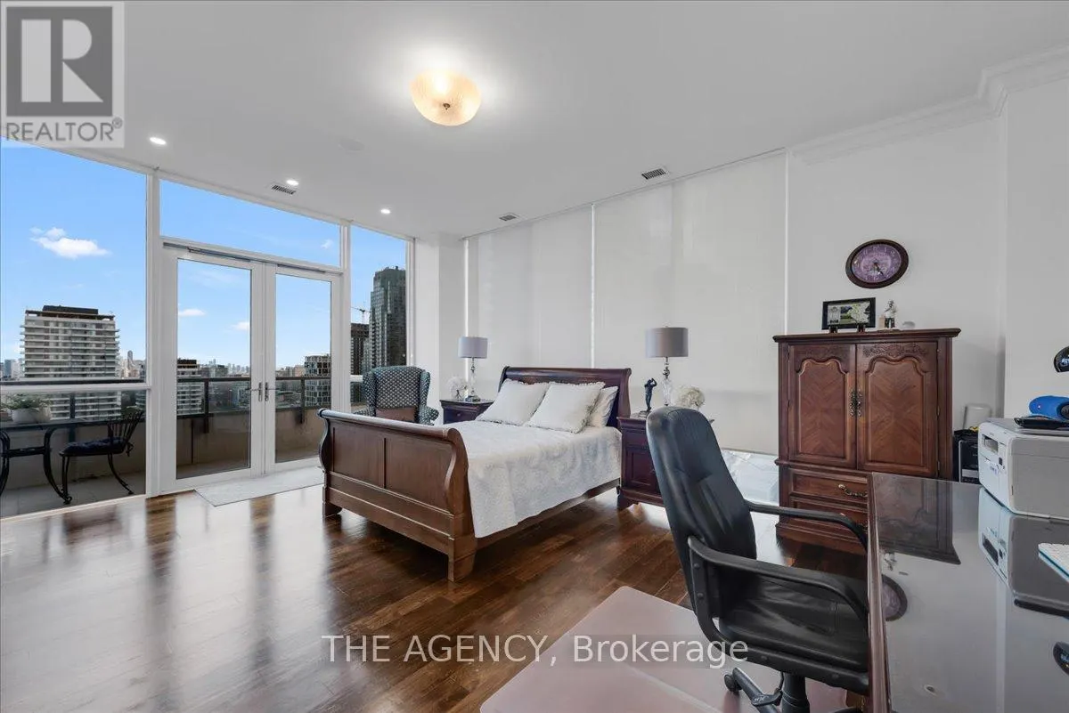 PH15 - 70 ROEHAMPTON AVENUE