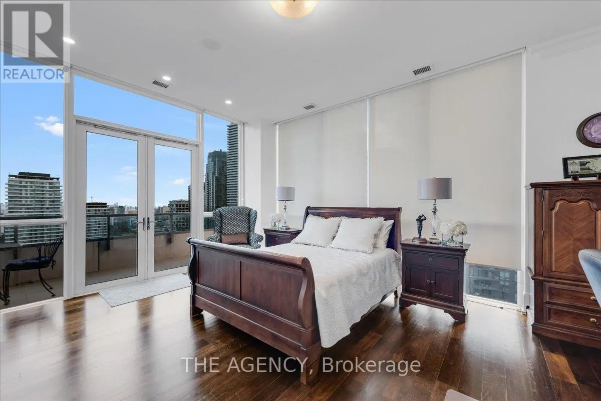 PH15 - 70 ROEHAMPTON AVENUE
