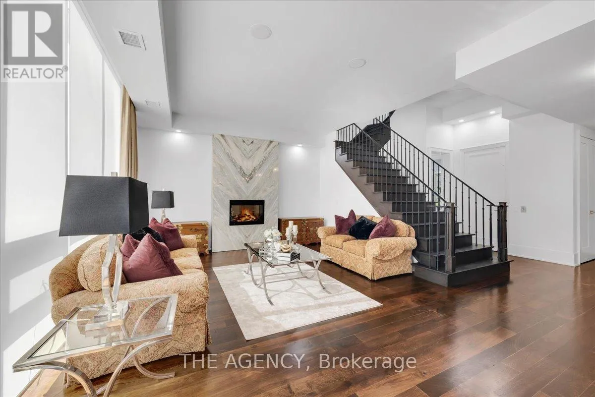 PH15 - 70 ROEHAMPTON AVENUE