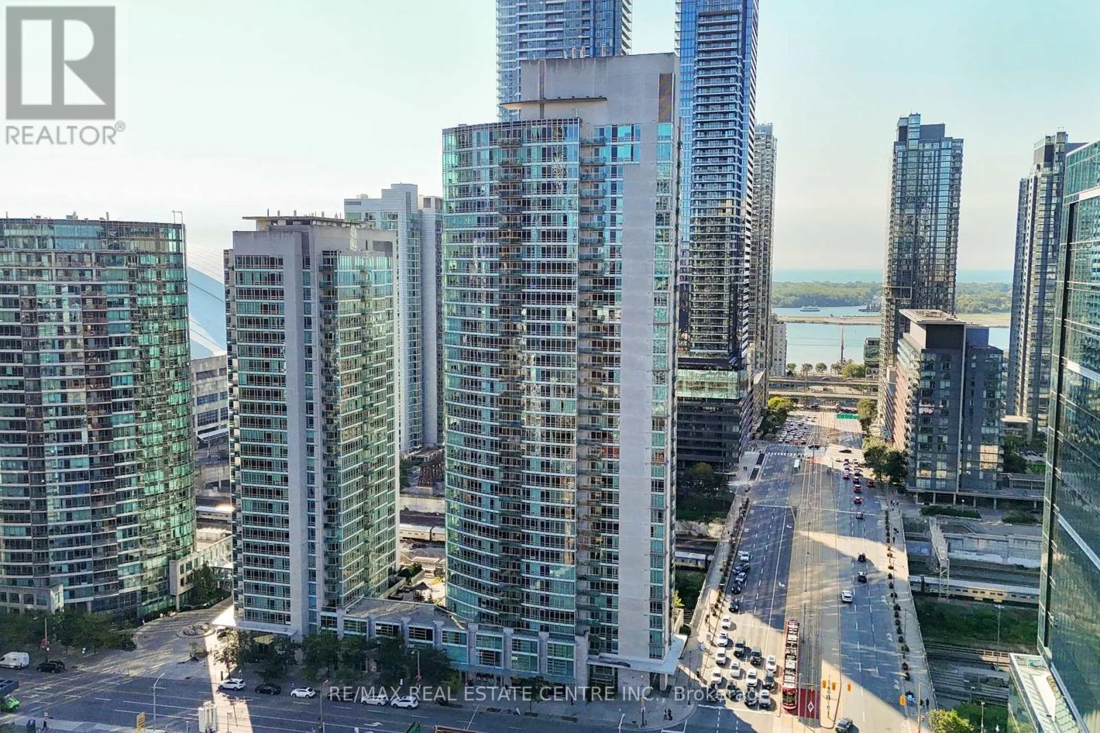 1010 - 397 FRONT STREET W