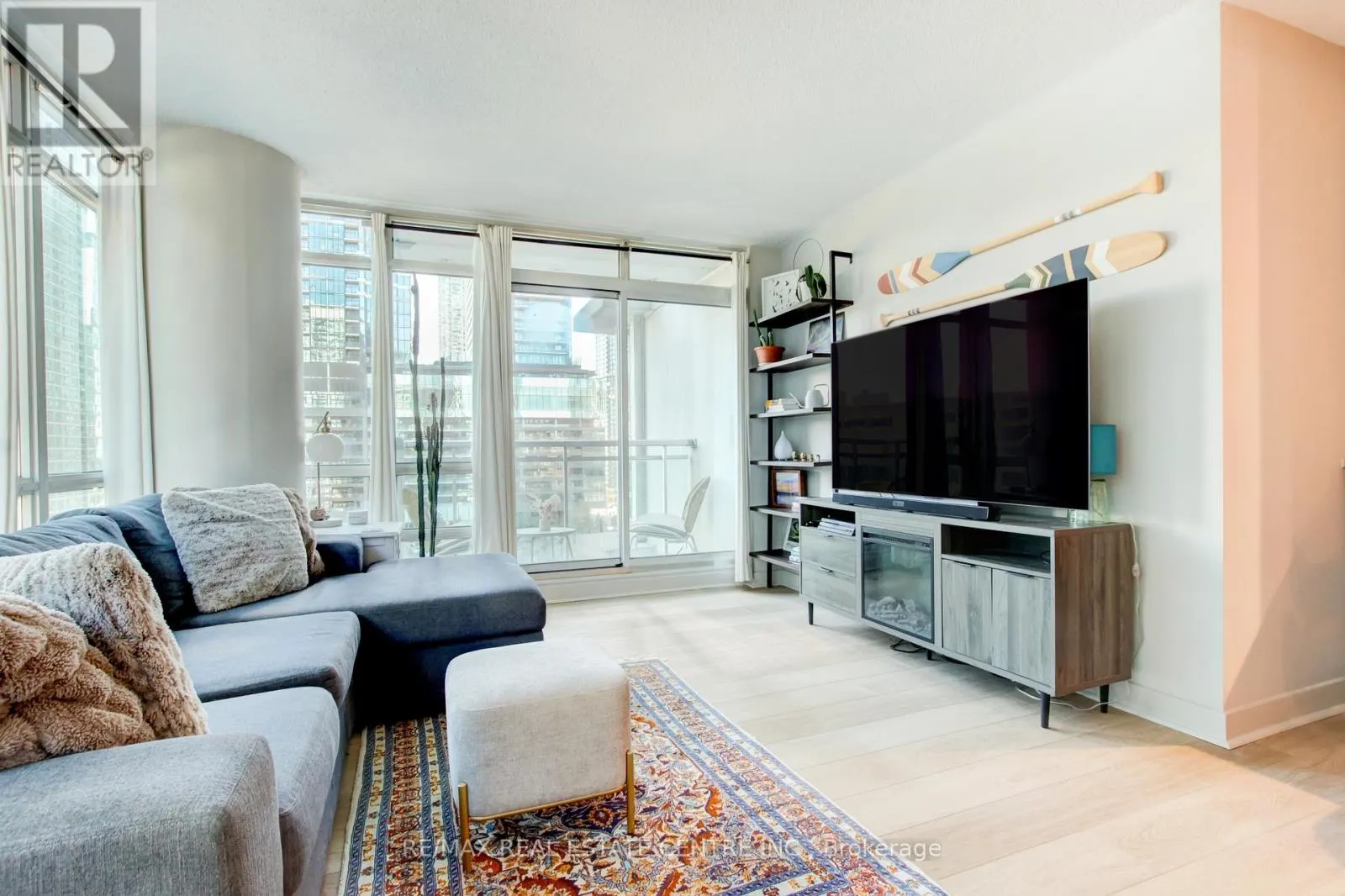 1010 - 397 FRONT STREET W