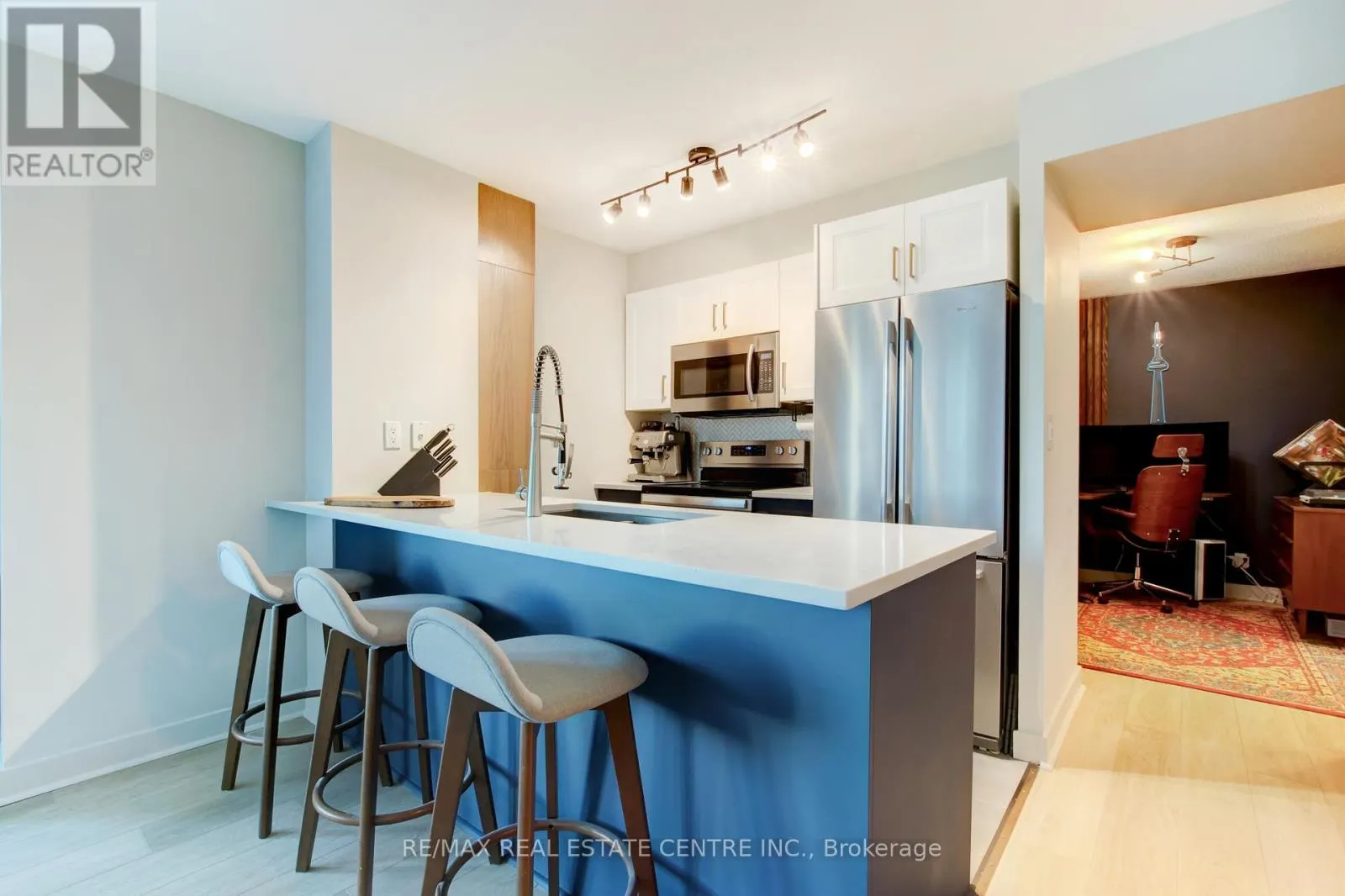 1010 - 397 FRONT STREET W