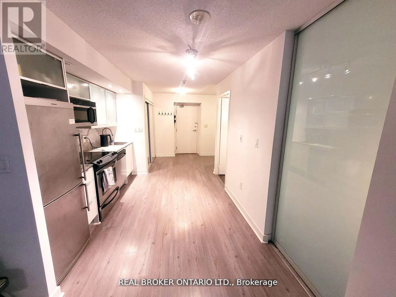3808 - 25 TELEGRAM MEWS