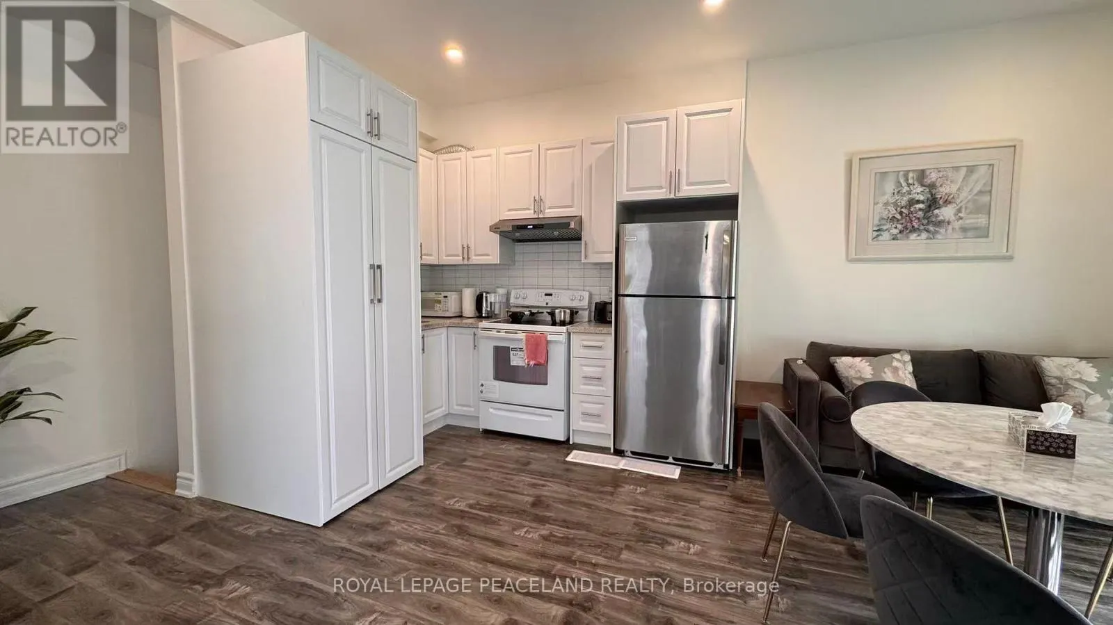 UPPER - 60 PAPERBIRCH DRIVE