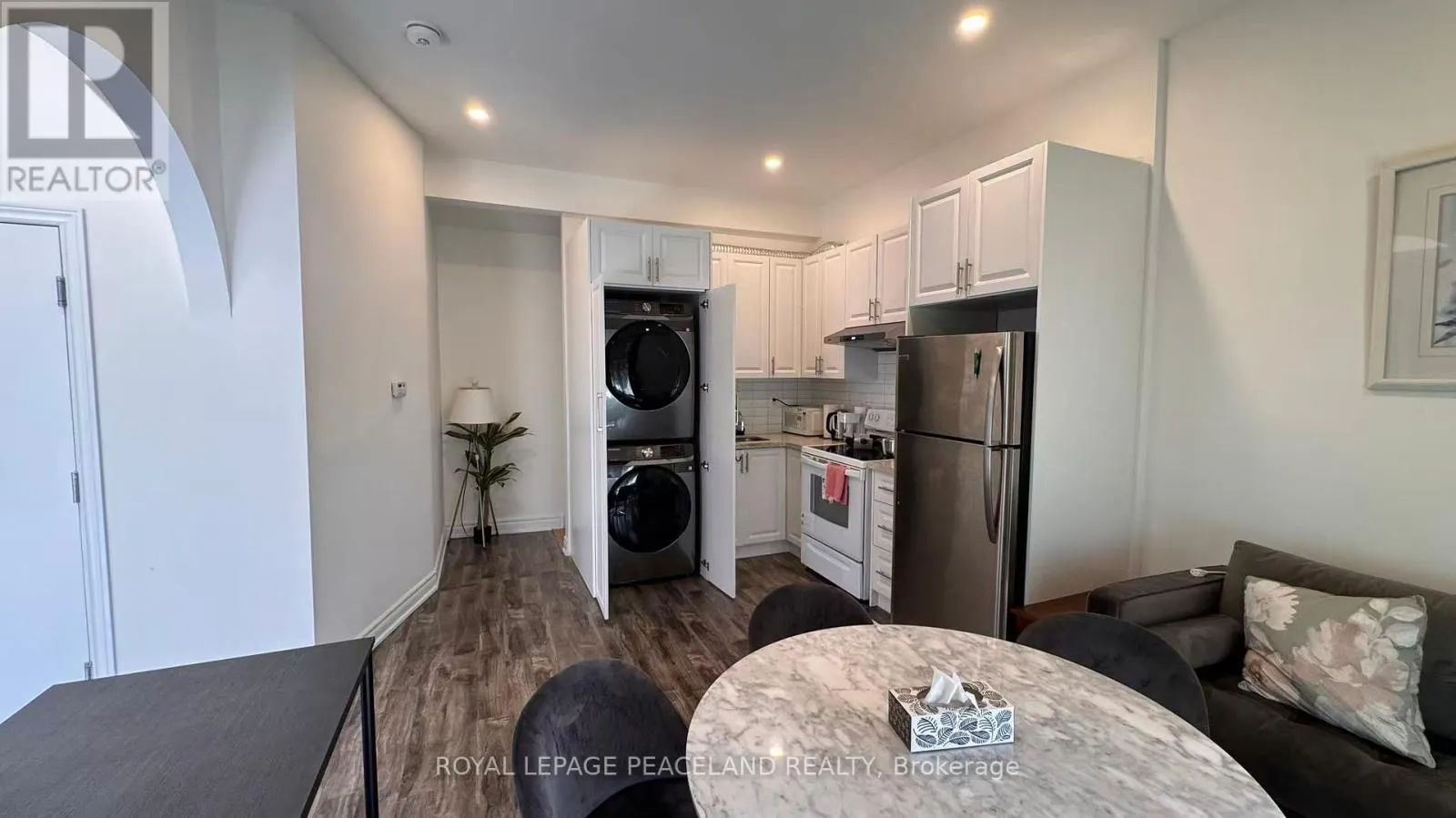 UPPER - 60 PAPERBIRCH DRIVE