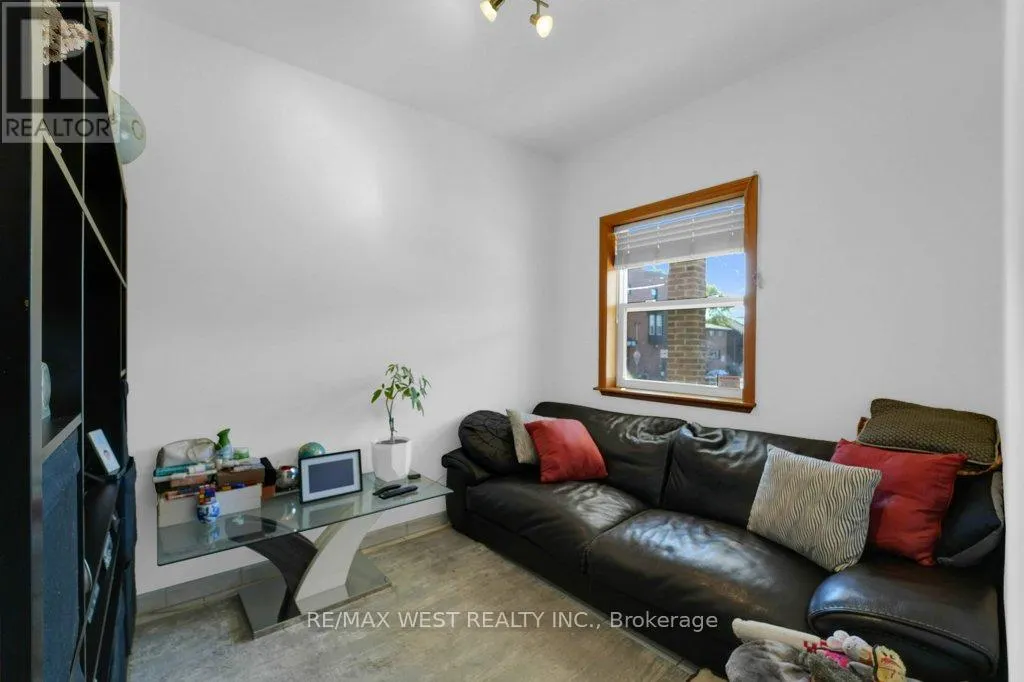 225 OAKWOOD AVENUE