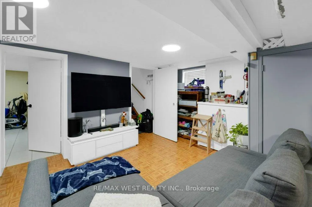 225 OAKWOOD AVENUE