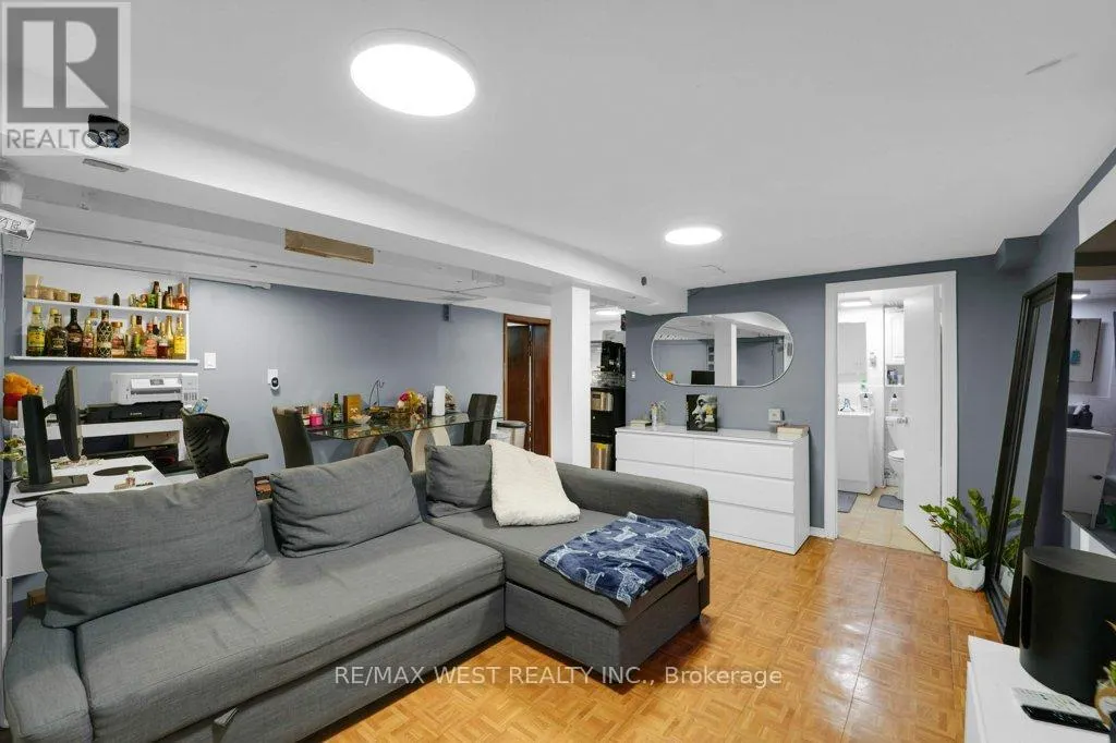 225 OAKWOOD AVENUE