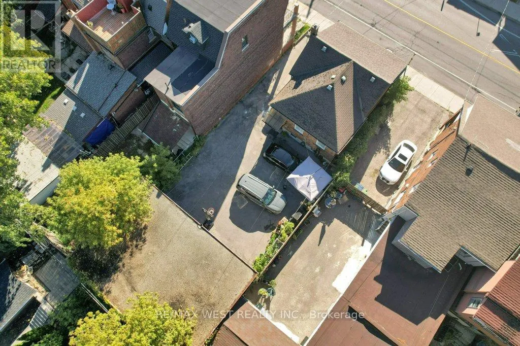 225 OAKWOOD AVENUE