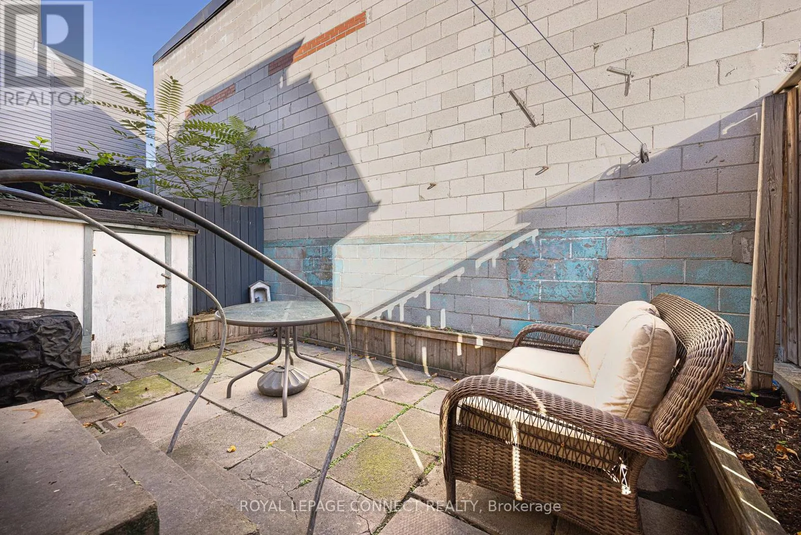 MAIN - 784 ADELAIDE STREET W