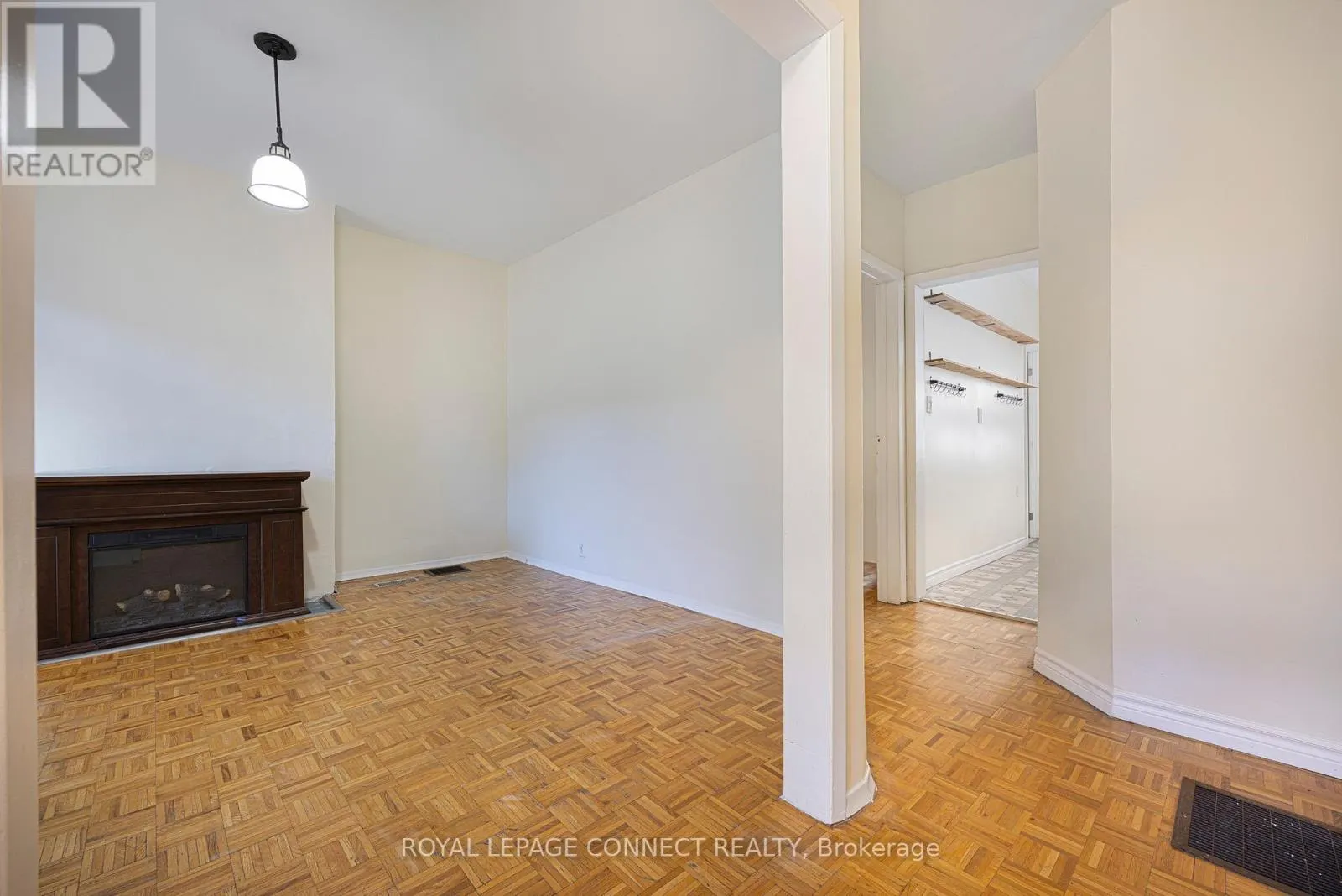 MAIN - 784 ADELAIDE STREET W