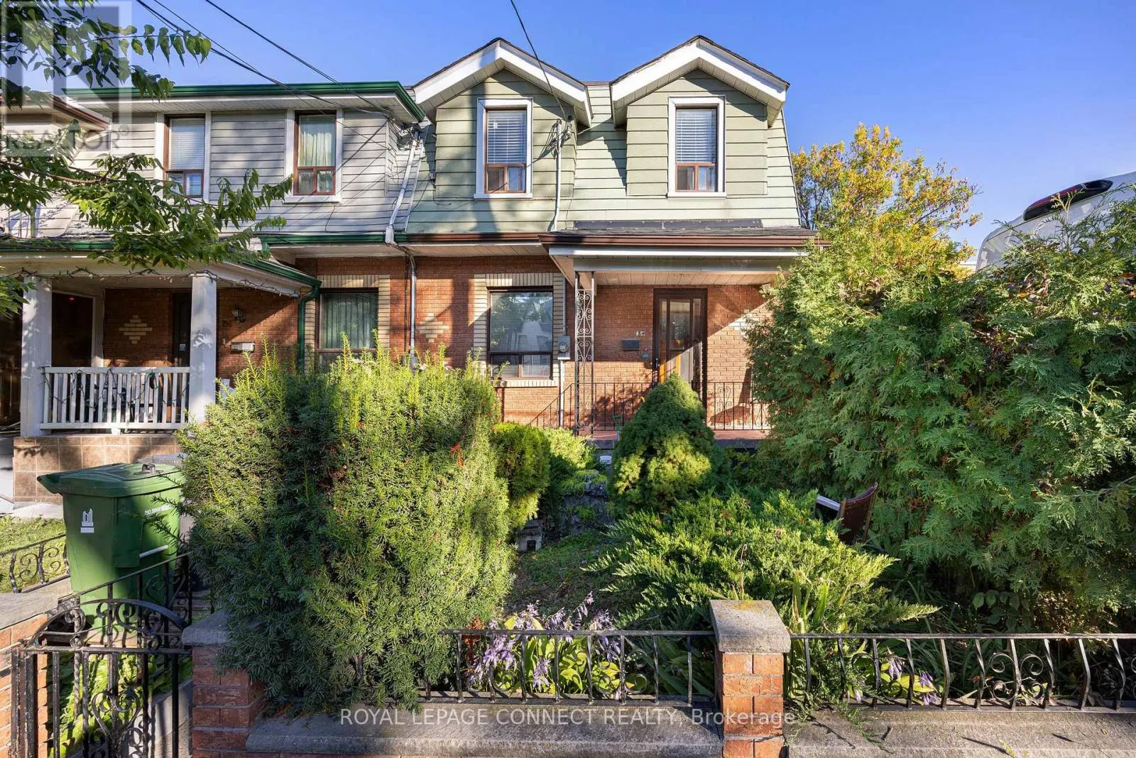 MAIN - 784 ADELAIDE STREET W