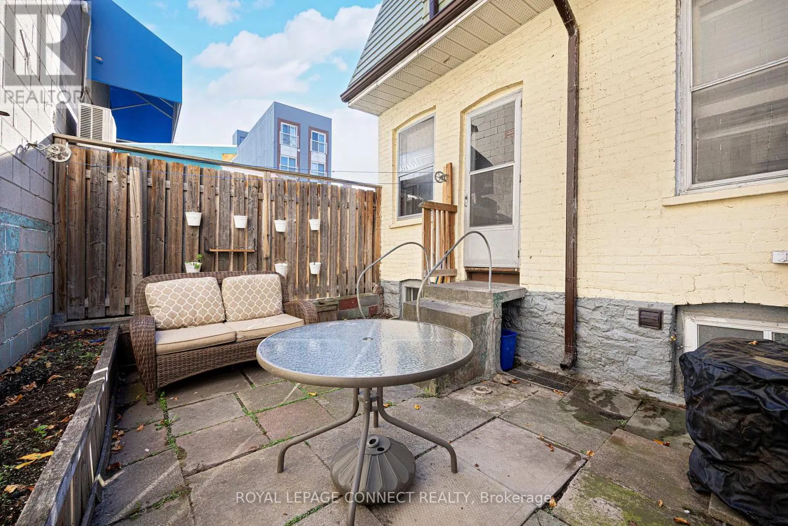 MAIN - 784 ADELAIDE STREET W