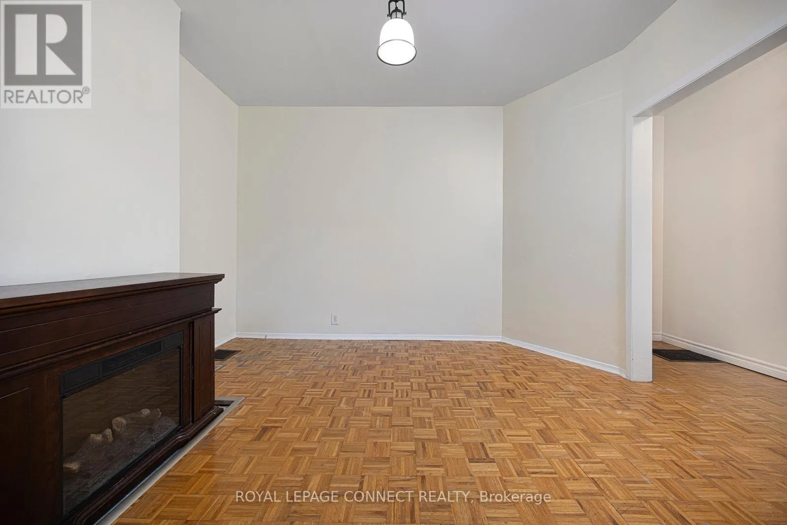 MAIN - 784 ADELAIDE STREET W