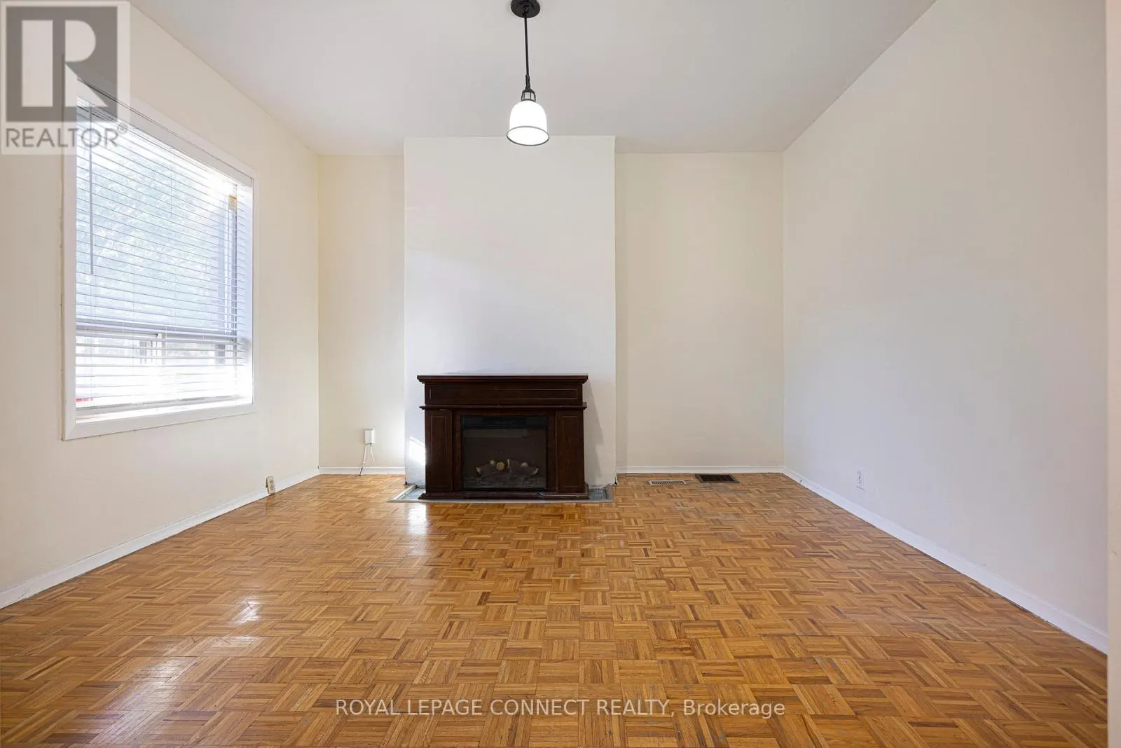 MAIN - 784 ADELAIDE STREET W
